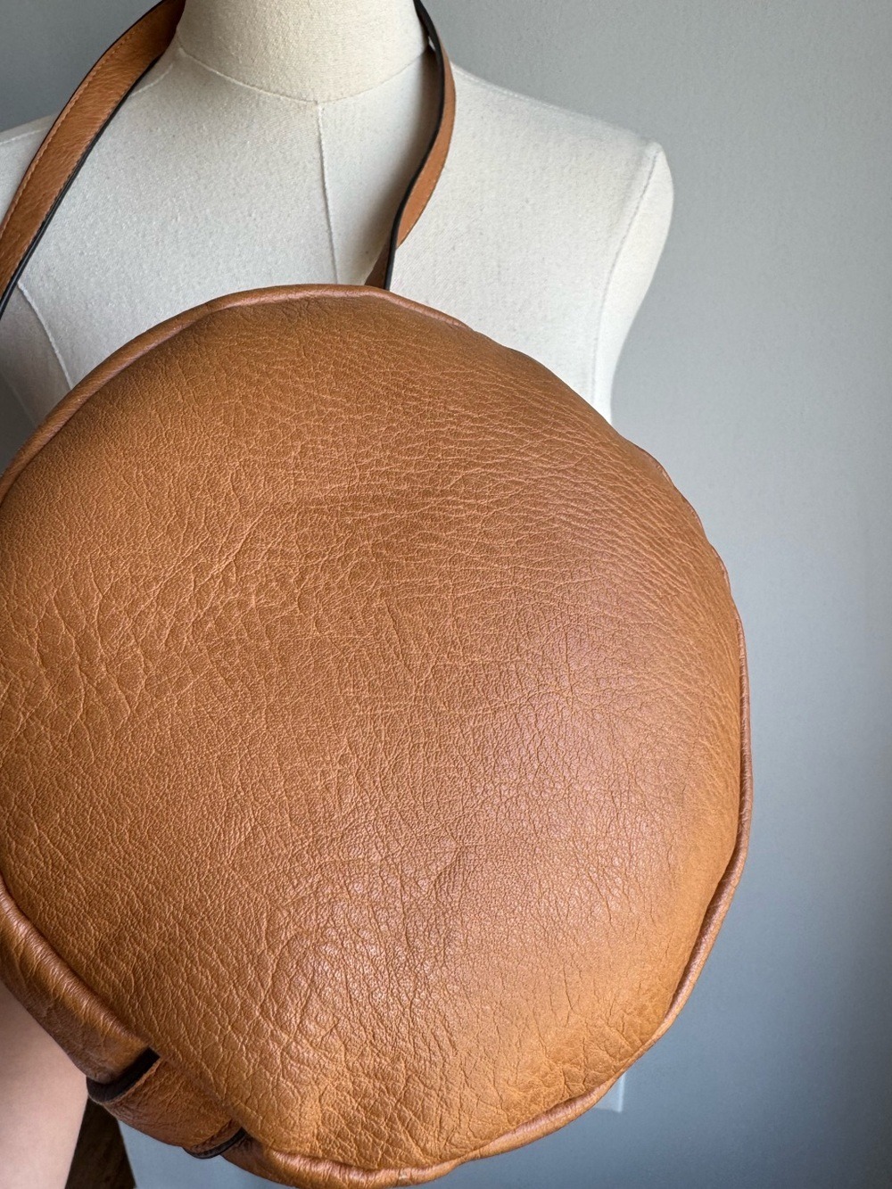Also Faux Leather Bucket Crossbody Bag Cognac Brown Boho Tassels Zip Top Cute! - Picture 12 of 15